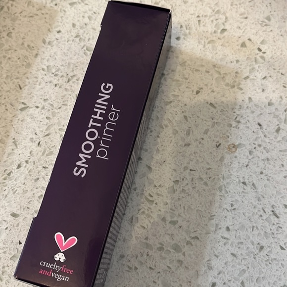 Tarte face tape smoothing primer
3-in-1 prep step - Picture 3 of 5
